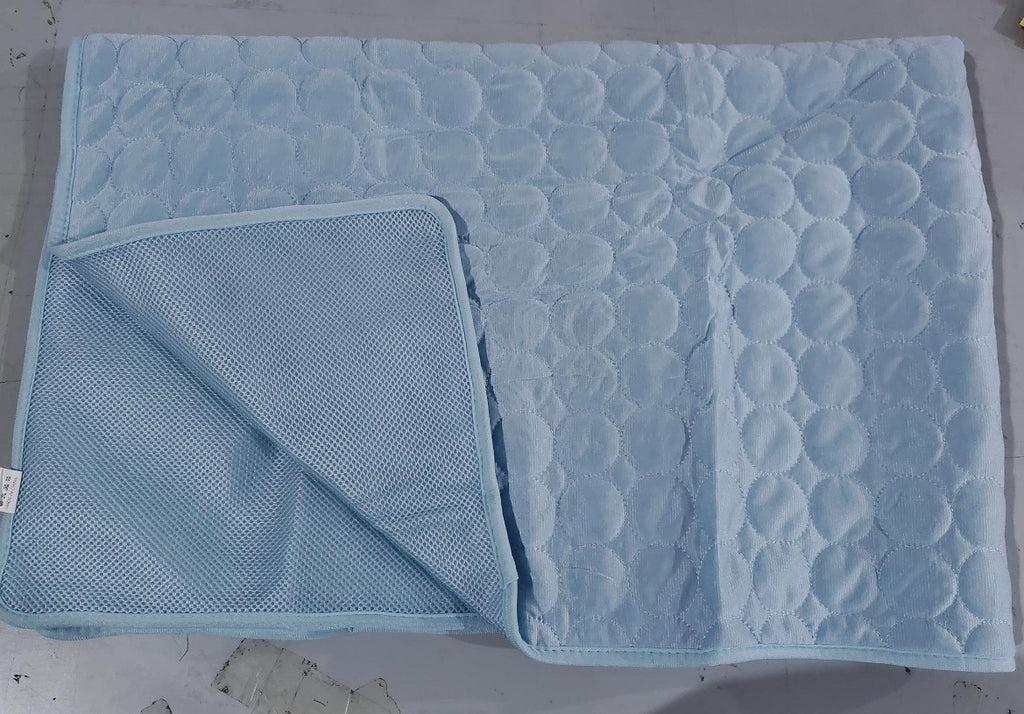 Petananda ice-silk cooling mat laid flat, showing the quilted top and mesh backing